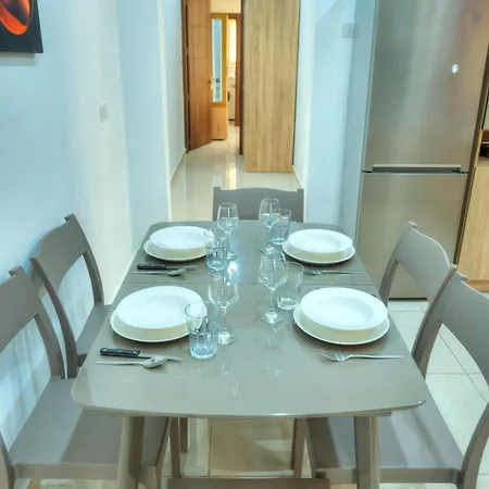 Charming 2 Bedroom Near Sliema Seafront Ybon1-1 グジラ