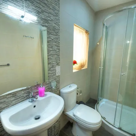 Charming 2 Bedroom Near Sliema Seafront Ybon1-1 アパート