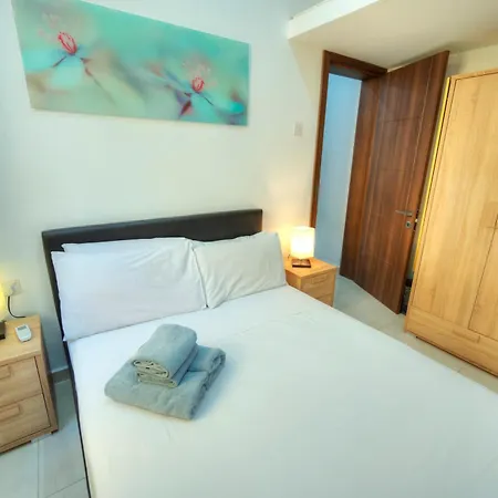 Charming 2 Bedroom Near Sliema Seafront Ybon1-1 グジラ