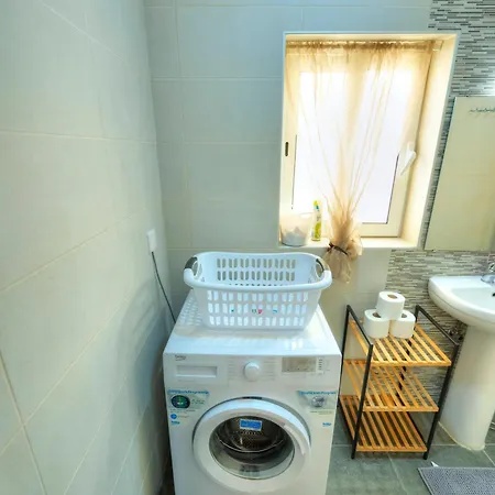 Charming 2 Bedroom Near Sliema Seafront Ybon1-1 * Gzira