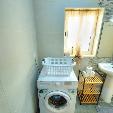 Charming 2 Bedroom Near Sliema Seafront Ybon1-1 * Gzira